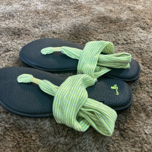 Sanuk Sandals - Picture 2 of 6